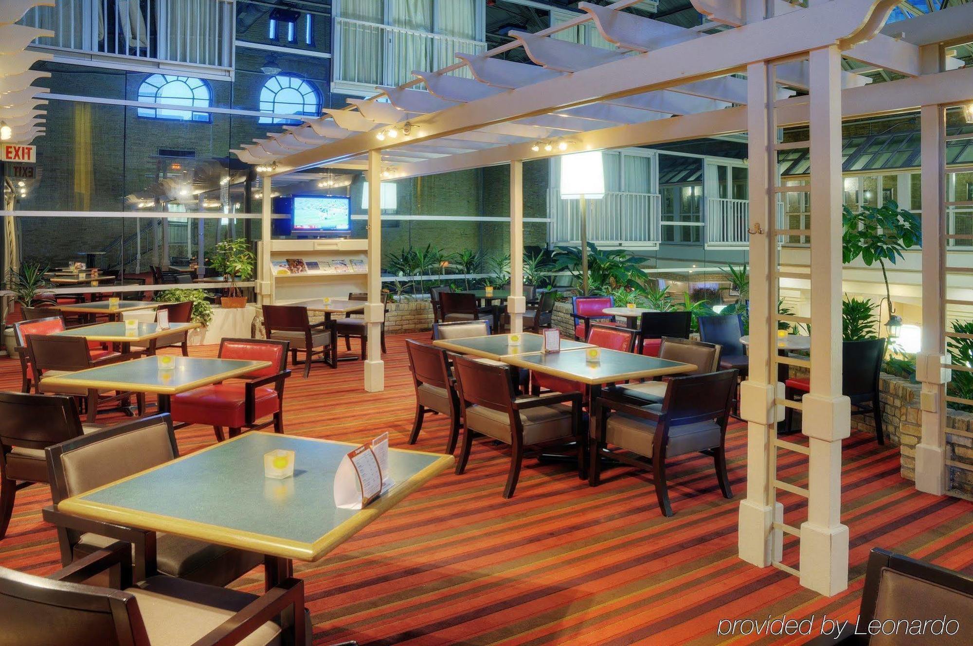 Delta Hotels By Marriott London Armouries Restoran gambar
